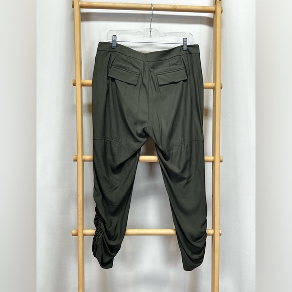 W by WORTH Olive green crop ruched cargo pants size S. - Picture 4 of 13